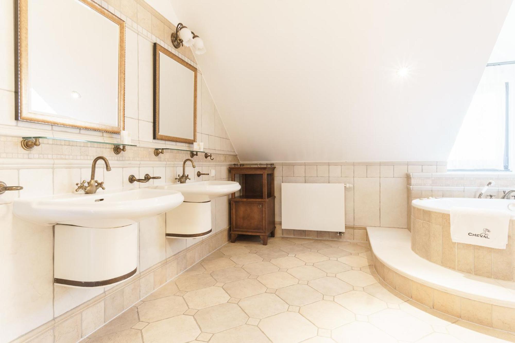 Apartamenty W Dworku Cheval Krasków Εξωτερικό φωτογραφία