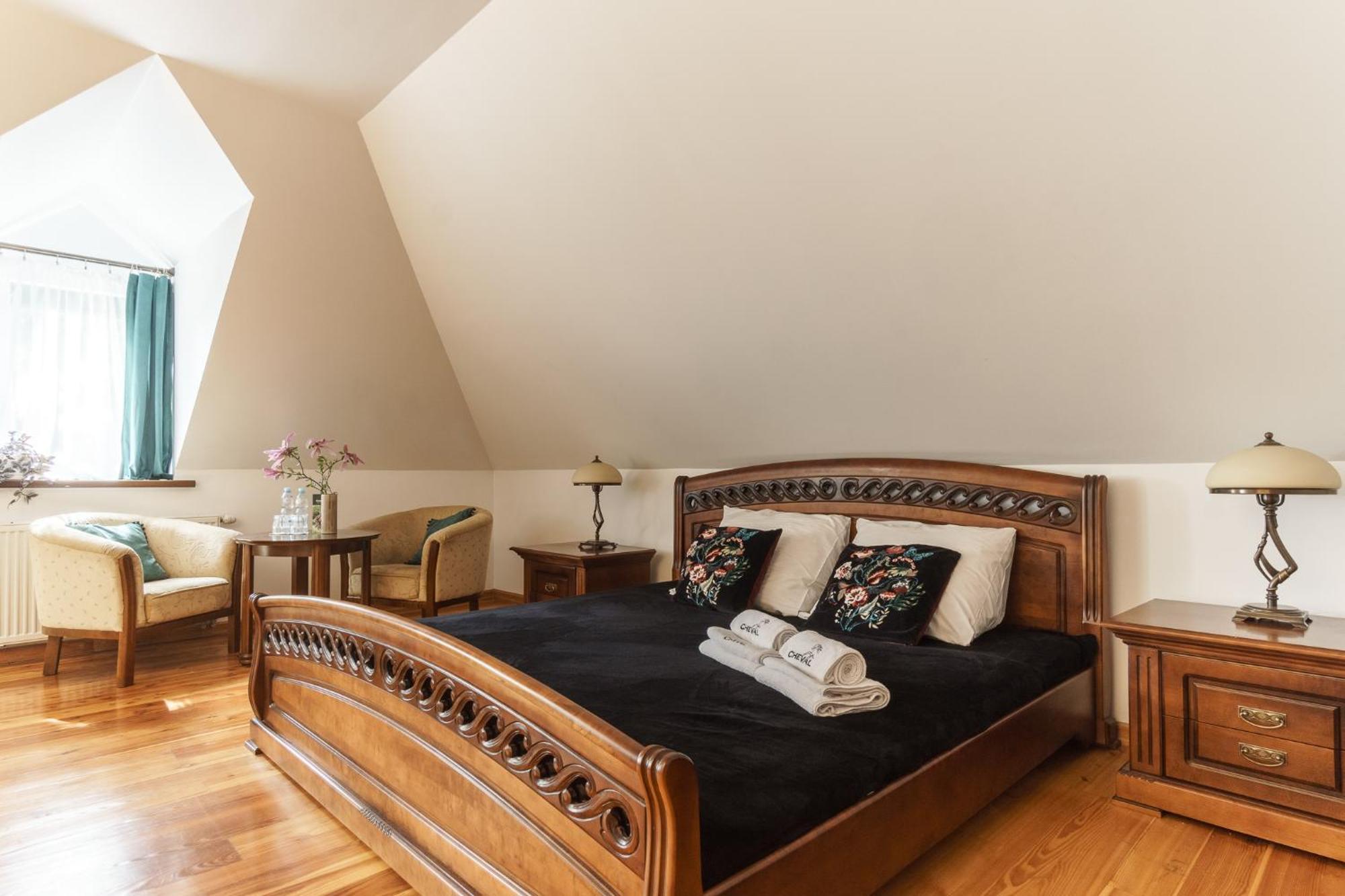 Apartamenty W Dworku Cheval Krasków Εξωτερικό φωτογραφία