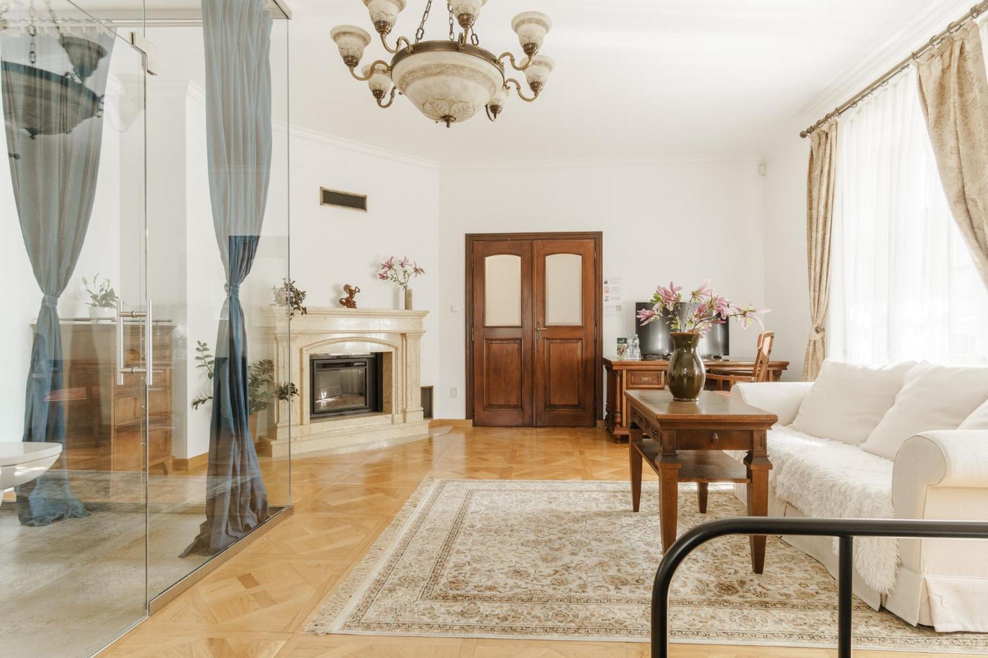 Apartamenty W Dworku Cheval Krasków Εξωτερικό φωτογραφία