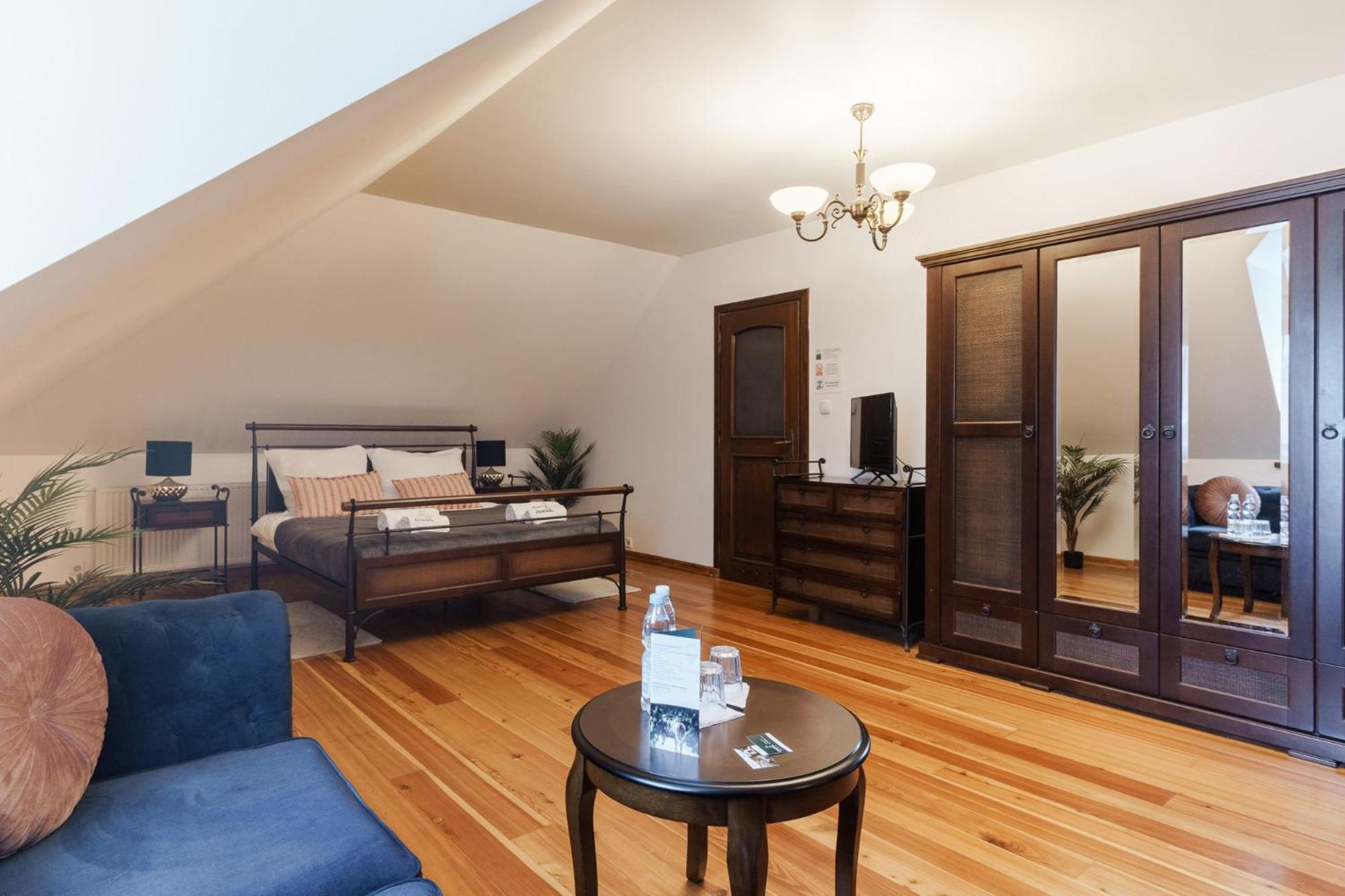 Apartamenty W Dworku Cheval Krasków Εξωτερικό φωτογραφία