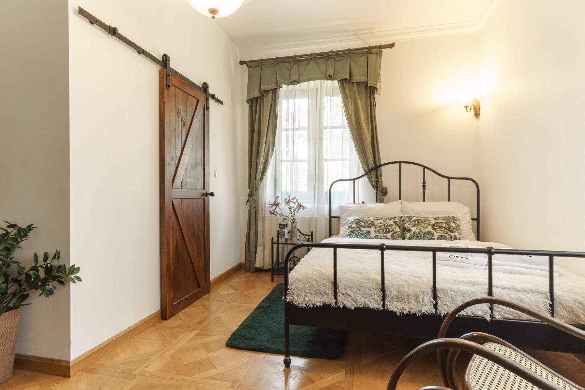 Apartamenty W Dworku Cheval Krasków Εξωτερικό φωτογραφία