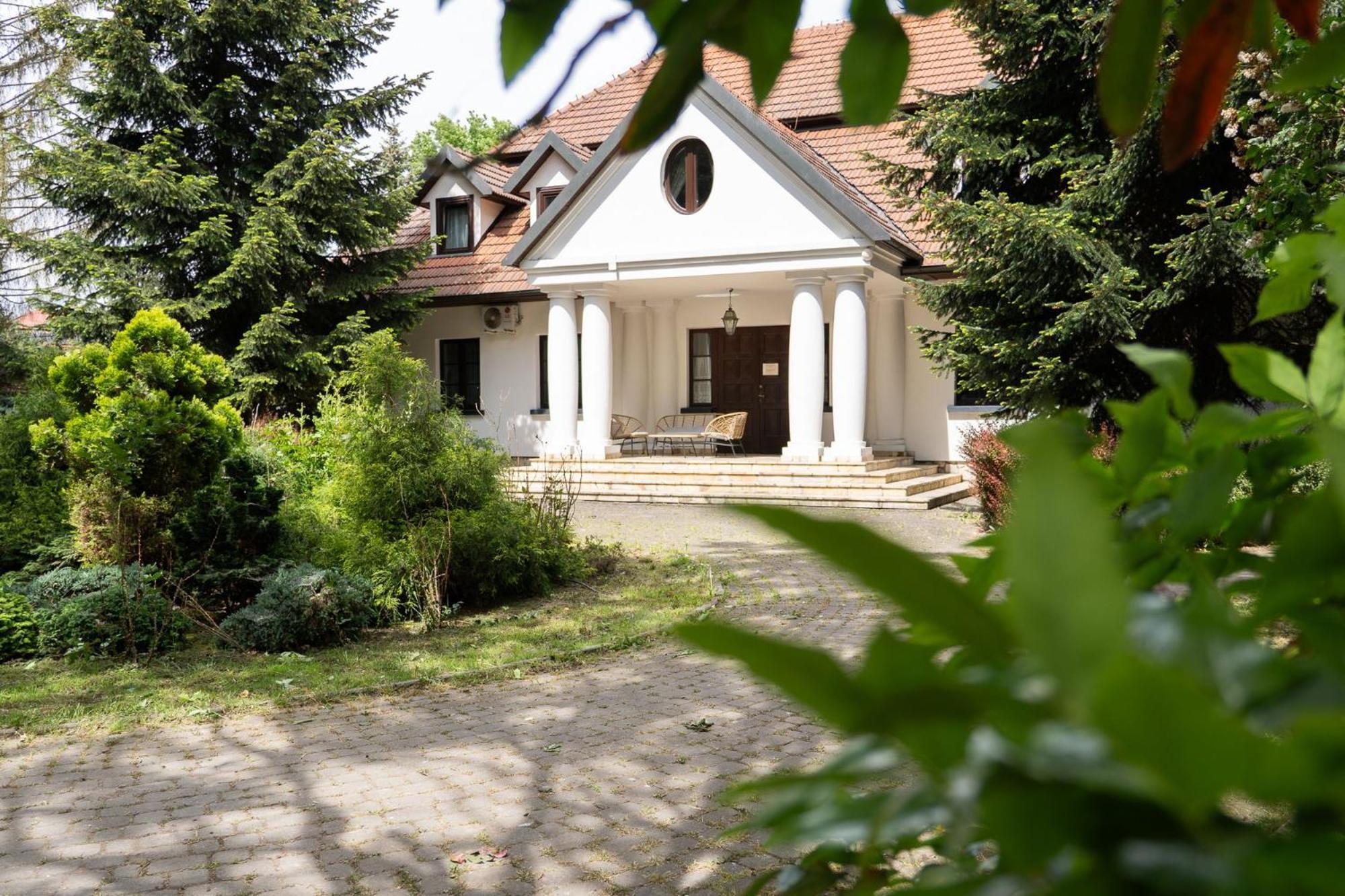 Apartamenty W Dworku Cheval Krasków Εξωτερικό φωτογραφία